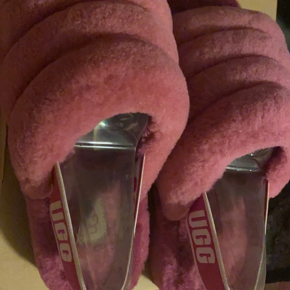 Woman’s Ugg slides size 9 - Picture 4 of 6
